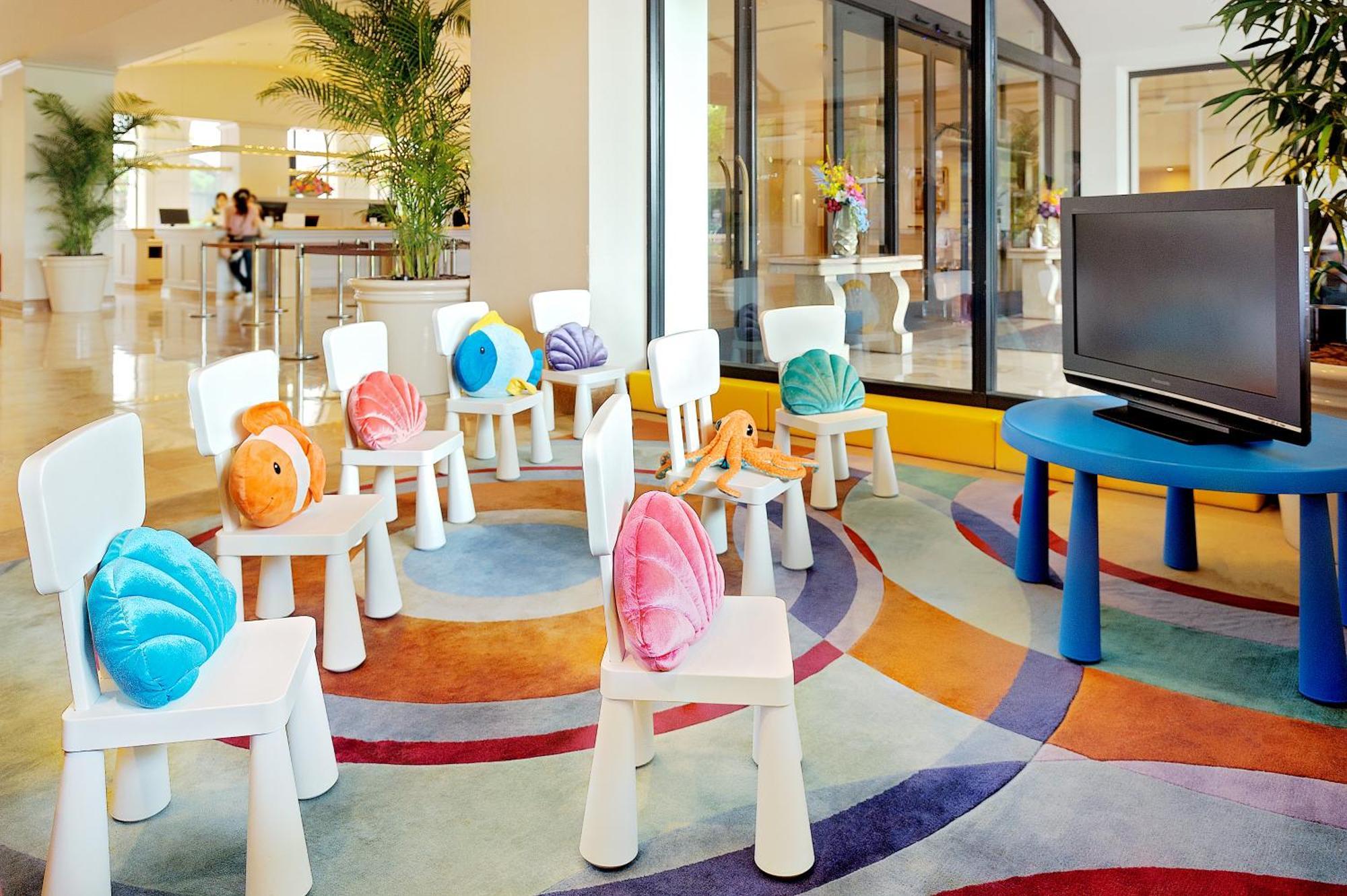Hotel Okura Tokyo Bay Urayasu Exteriör bild Children's area