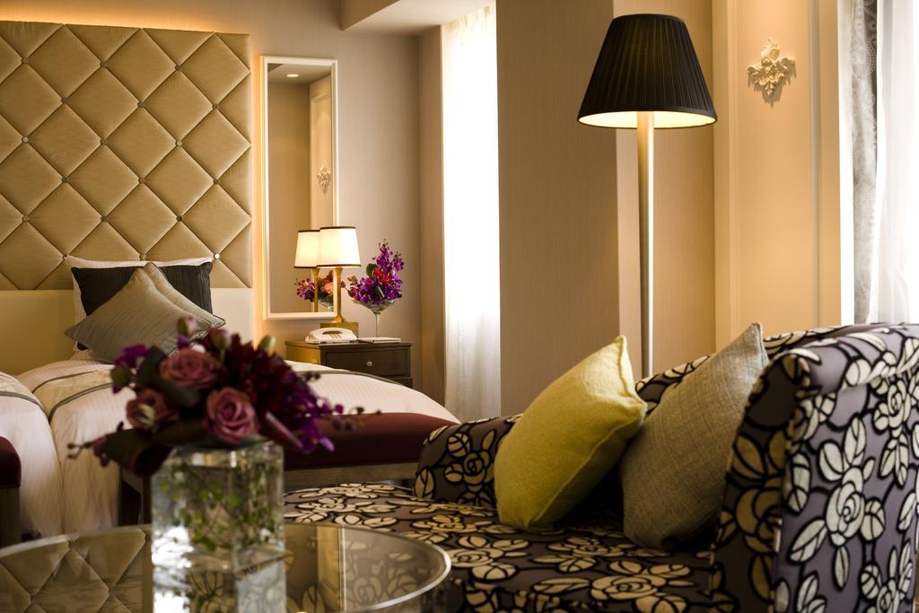 Hotel Okura Tokyo Bay Urayasu Rum bild A suite at the hotel