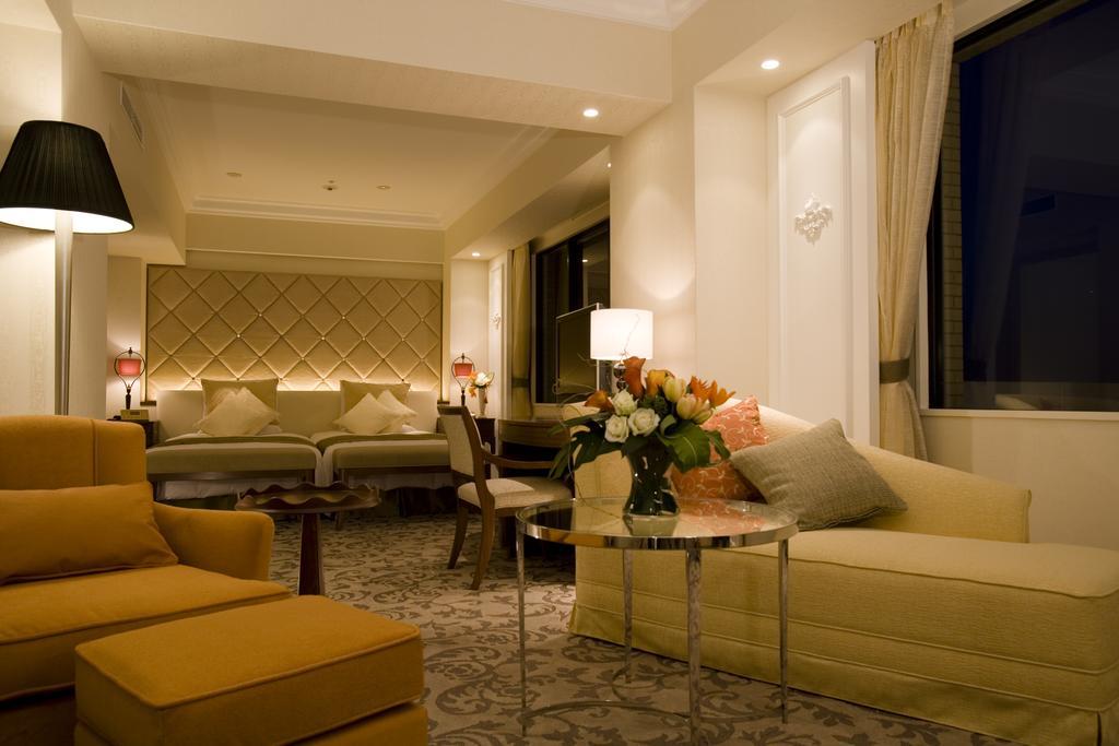 Hotel Okura Tokyo Bay Urayasu Exteriör bild A suite at the hotel