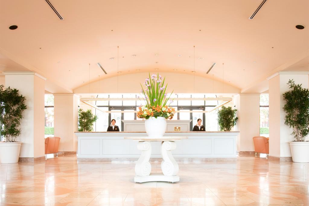Hotel Okura Tokyo Bay Urayasu Exteriör bild Lobby